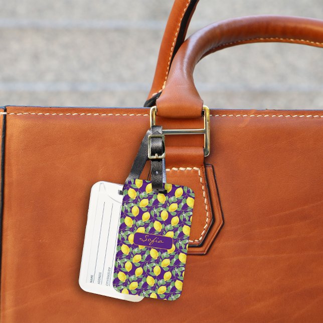 Gelbes Zitronenmuster Name lila Gepäckträger Gepäckanhänger (Von Creator hochgeladen)