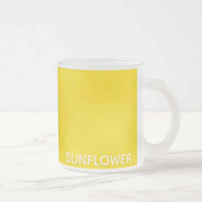 Gelbfarbener Name der Sonnenblume Mattglastasse (Rechts)