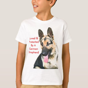 Geliebt u. durch einen Schäferhund geschützt T-Shirt