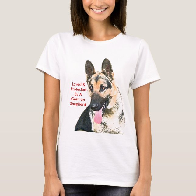 Geliebt u. durch einen Schäferhund geschützt T-Shirt (Vorderseite)