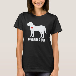 Geliebt von einem Labrador Retriever T-Shirt