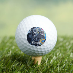 Gemälde mittelalterlicher Ritter, die auf Pferden Golfball