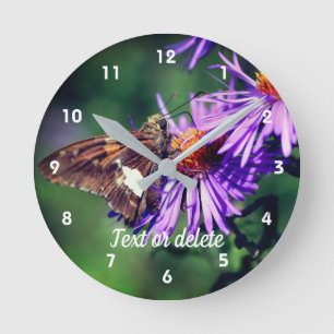 Gemäldete Lady Butterfly Aster Blume Personalisier Runde Wanduhr