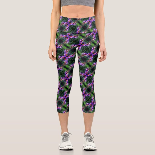 Gemäldete Lady Butterfly auf Aster-Blume Abstrakt Capri Leggings (Vorderseite)