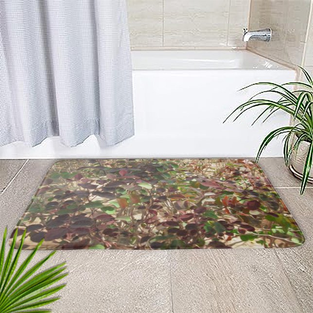 Gemalt schöne grüne rote Blätter Badematte (Painted Beautiful Green Red Leaves Bath Mat by Looly Elzayat)