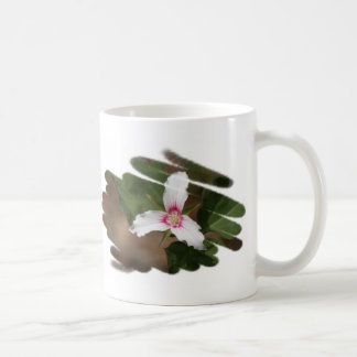 Gemalte Trillium-Wildblume Tasse