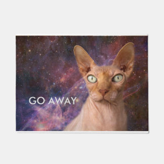 Gemeine Katze sagt weggehen Fußmatte
