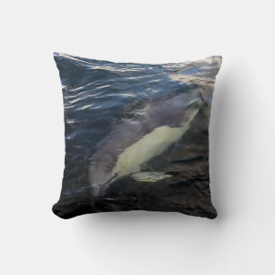 Gemeiner Delfin Schwimmt Ozean Inspiriertes Wohnzi Kissen