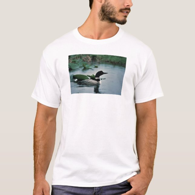 Gemeiner Loon auf Wasser T-Shirt (Vorderseite)