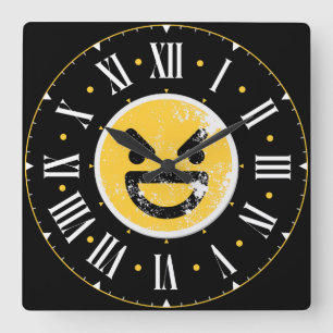 Gemeines Gesicht Emoji im Inneren römischer Zahlen Quadratische Wanduhr