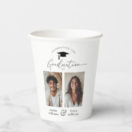 Gemeinsames Foto der Graduierungspartei 2 Pappbecher