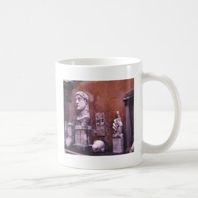 Gemeißelter Körperteil-Koloss von Constantine Rom Kaffeetasse (Rechts)