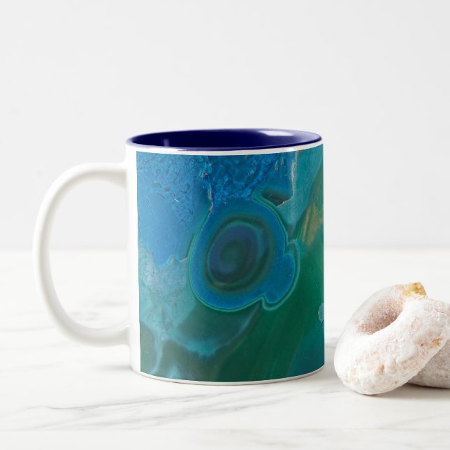 Gemstone Swirled Vivid Blue Green Polished Gem Zweifarbige Tasse (Mit Donut)