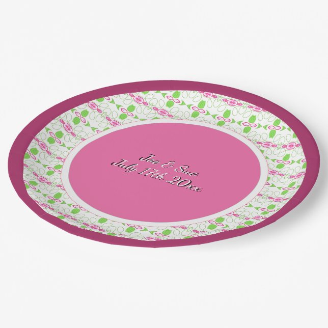Gemusterte Hochzeit in Rosa und Pflaume Pappteller (Schrägansicht)
