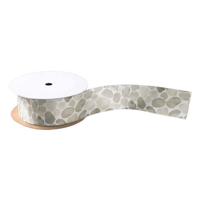 Gemusterter neutraler Wasserfarben-Pebble Satinband (Spule)