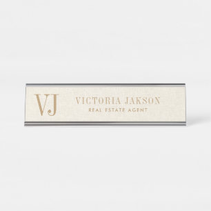 Gemütliche hellbeige Leine mit Tan Monogram Schreibtischnamensplakette