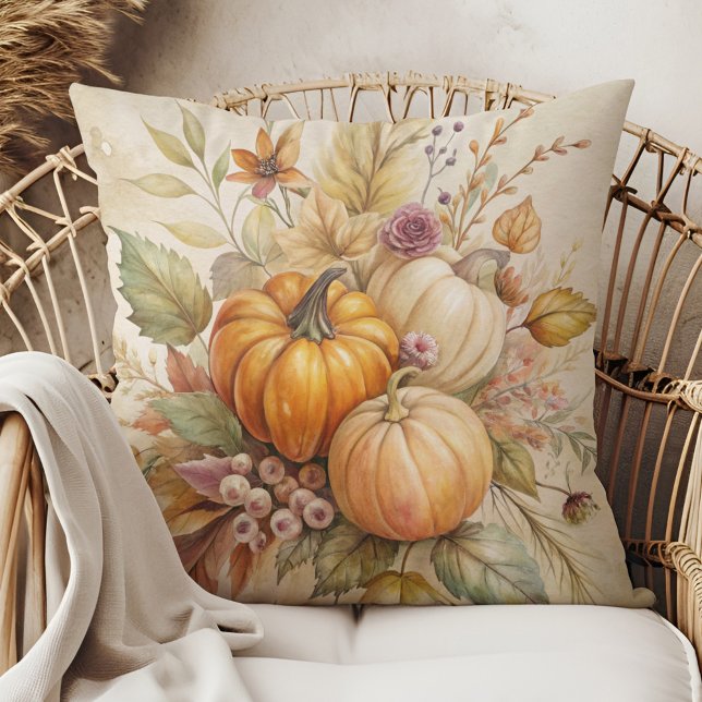 Gemütliche Herbstpumpen und Berries-Kissen Kissen (Cozy Fall Pumpkins and Berries Throw Pillow in a boho rattan armchair.)