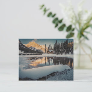 Gemütliche Hütte am See Winter-Berg-Fotografie Postkarte