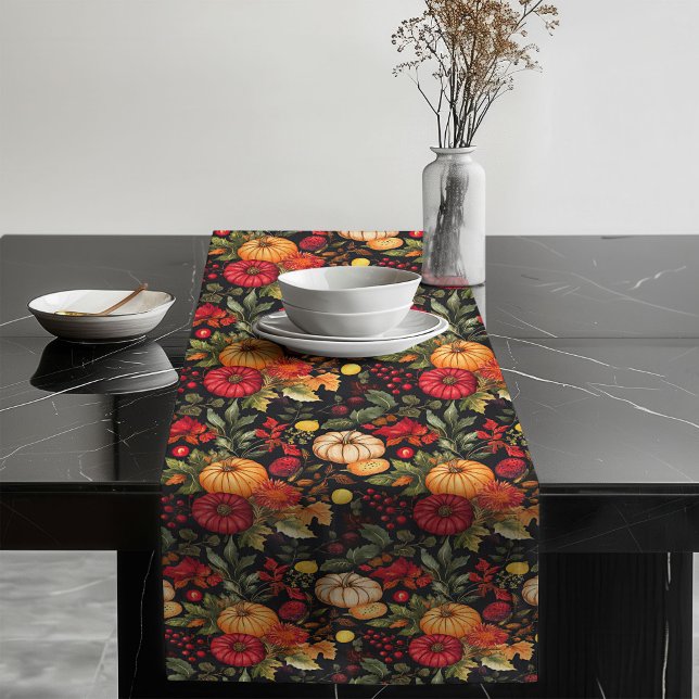 Gemütliche Kürbiskugel und floraler Tischläufer Fe (Cozy Pumpkin & Floral Table Runner Festive Setting)