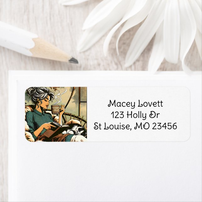 Gemütliche Lady Reading mit Kaffee und Katze (Insitu)