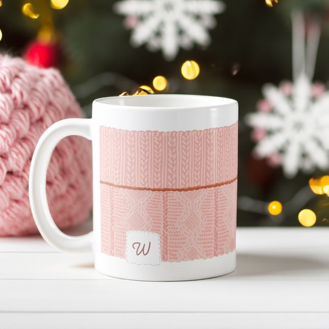Gemütliche und warme Rosa Sweater Sleeve Monogram Kaffeetasse (Cozy & Warm Knitted Pink Sweater Sleeve Monogram Coffee Mug)
