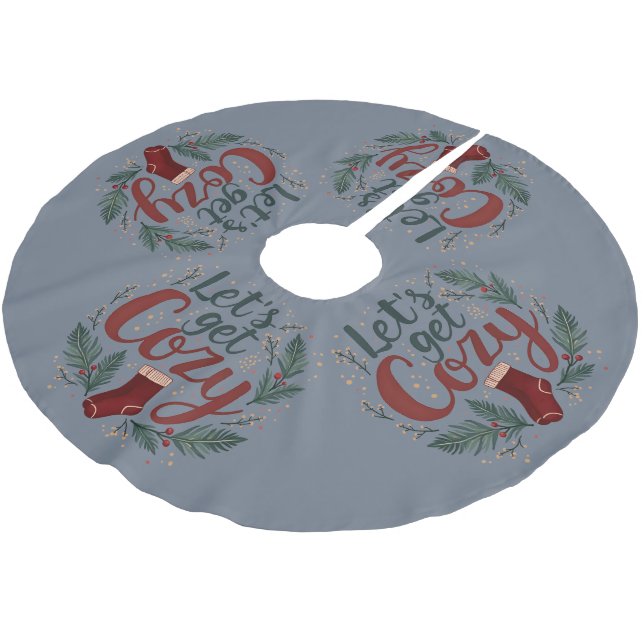 Gemütliche Weihnachts-Pine-Berry-Lettering Polyester Weihnachtsbaumdecke (Schrägansicht)
