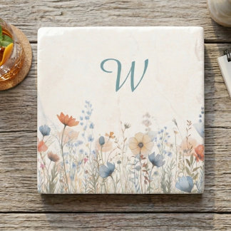 Gemütliche Wildblumenwiese mit Monogramm – Botanis Steinuntersetzer
