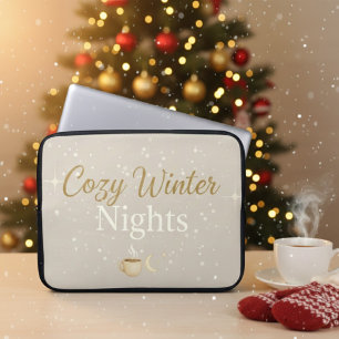 Gemütliche Winternächte: Ästhetische Watercolor-La Laptopschutzhülle