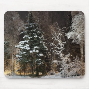 Gemütliche Winterwald-Nachtszene Mousepad