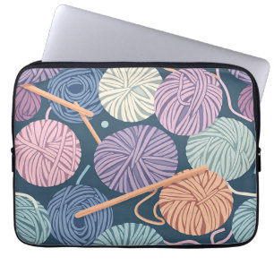 Gemütliche Wollknäuel und Stricknadeln Nahtlos  Laptopschutzhülle