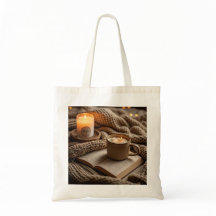 Gemütlicher Abend mit Kerzen und Decken