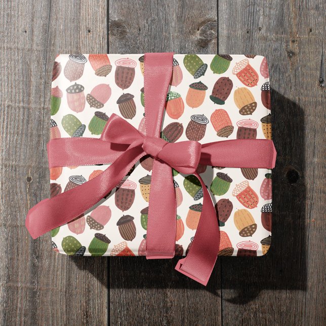 Gemütlicher Fall warmer weißer Herbst Acorn Geschenkpapier (Cozy Fall Warm White Autumn Acorn Wrapping Paper)