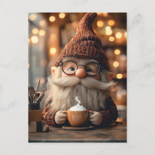 Gemütlicher Gnome Genießen Sie eine Tasse heißen K Postkarte