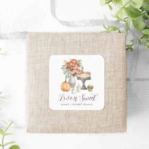 Gemütlicher Herbst-Kürbis "Liebe ist süß" Quadratischer Aufkleber