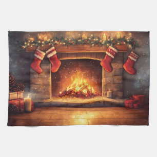 Gemütlicher Kamin mit hängenden Strümpfen Geschirrtuch