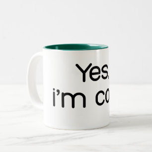 Gemütlicher lustiger Winter, es ist die Zeit, um z Zweifarbige Tasse