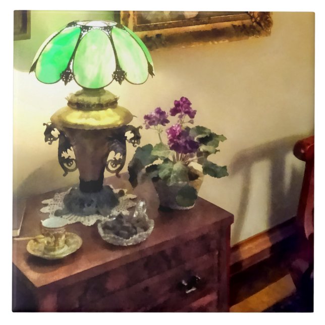 Gemütlicher Salon mit Blume Petal Lamp Fliese (Vorderseite)