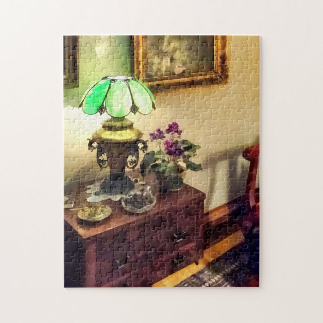 Gemütlicher Salon mit Blume Petal Lamp Puzzle (Vertikal)