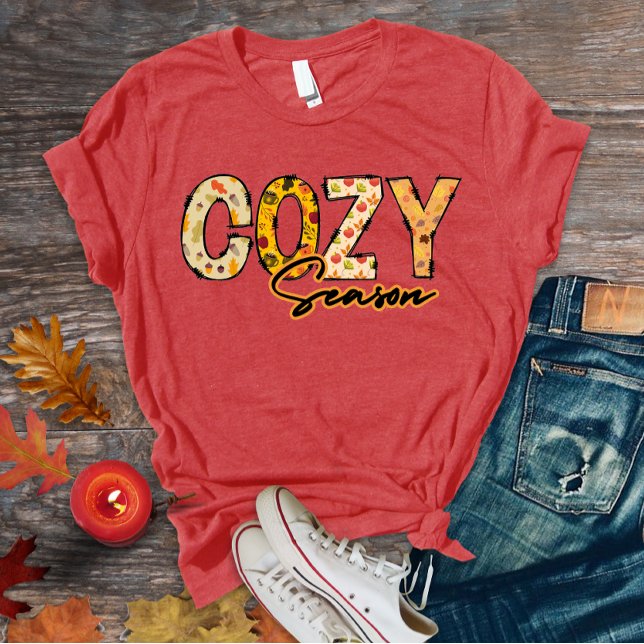 Gemütlicher T - Shirt (Cozy season doodle letters t-shirt design with floral autumn patterns)