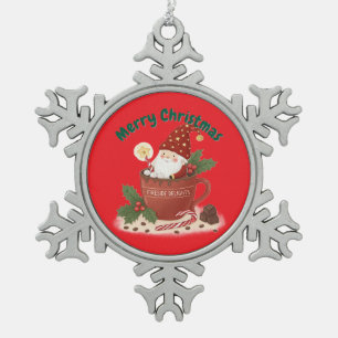 Gemütlicher Weihnachtself in einer heißen Cocoa-Ta Schneeflocken Zinn-Ornament