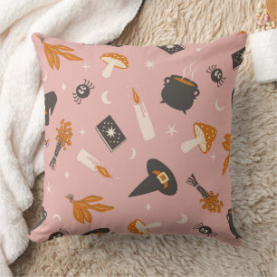 Gemütliches Hexen-Halloween-Muster Rosa Cottagec Kissen