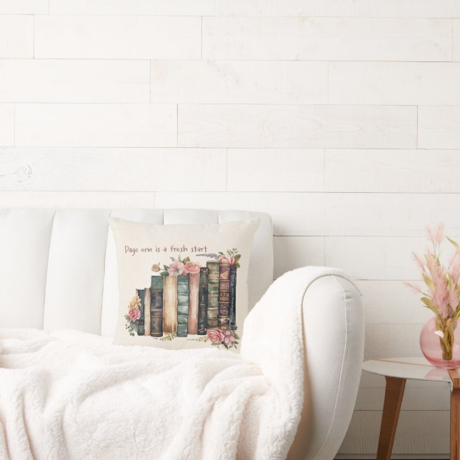 Gemütliches literarisches Dekor mit Büchern und fl Kissen (Liege)
