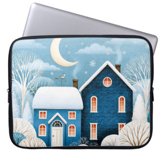 Gemütliches Mond-Winterdorf Schneehütte Laptopschutzhülle
