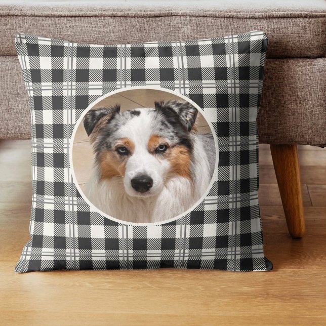 Gemütliches Pet Foto Dunkelgrau Buffalo Kariertes  Kissen (Buffalo Plaid Dark Gray and Buttercream Photo Throw Pillow)