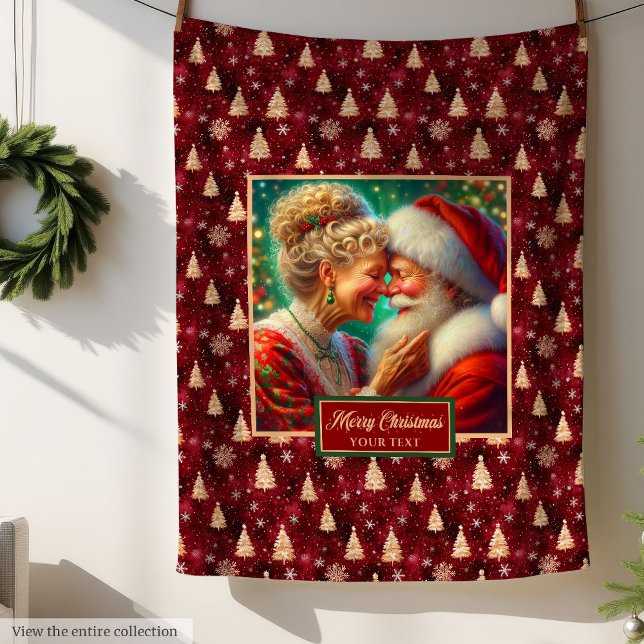 Gemütliches Weihnachtsdekor Burgundy Gold Holiday  Fleecedecke (Cozy Christmas Blanket Burgundy Gold Holiday Decor)