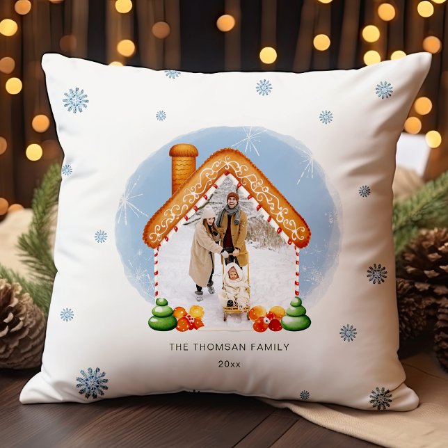 Gemütliches Weihnachtsgebäck Foto Holiday Kissen (Cozy Christmas Gingerbread House Photo Holiday Throw Pillow)