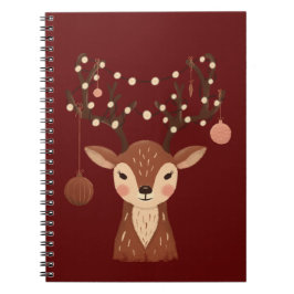 Gemütliches Weihnachtsreh mit Ornamenten und LHand Notizblock