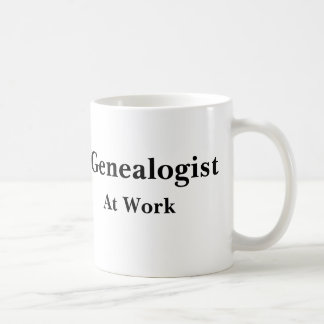 Genealogist an der Arbeits-Tasse Tasse