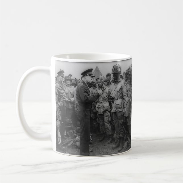 General Dwight D. Eisenhower mit Fallschirmjägern Kaffeetasse (Links)
