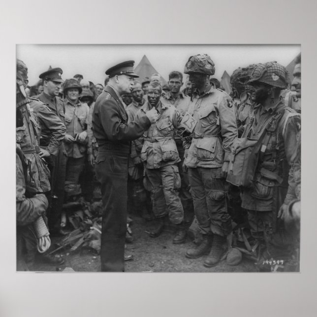 General Dwight D. Eisenhower mit Fallschirmjägern Poster (Vorne)